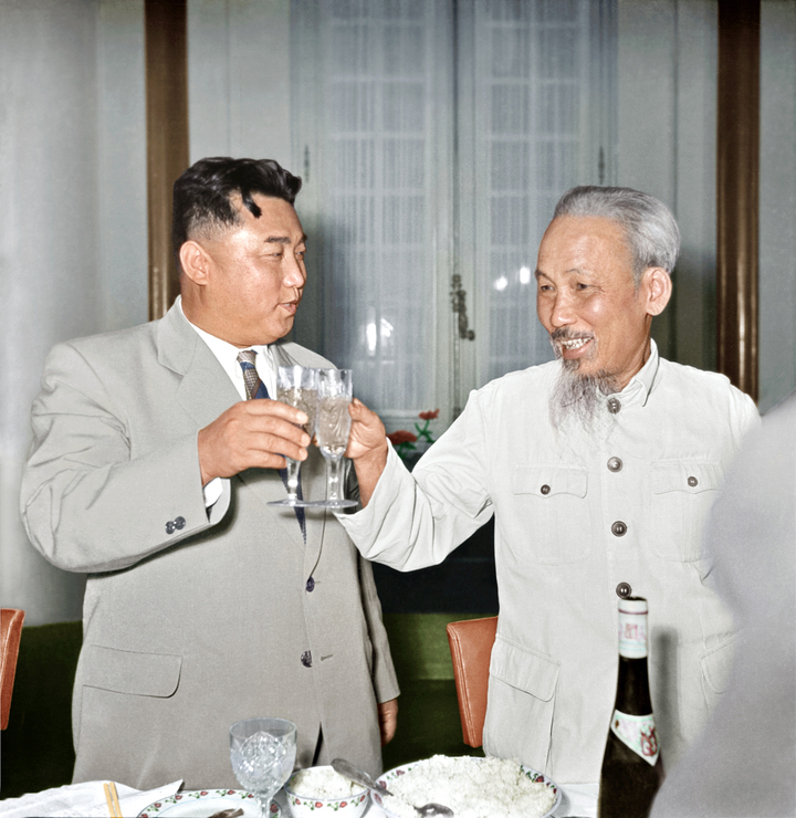 Sáu năm sau, vào tháng 10/1964, Chủ tịch Kim Nhật Thành thực hiện chuyến thăm Việt Nam lần thứ hai. Trong chuyến thăm này, ngoài hội đàm với Chủ tịch Hồ Chí Minh, Chủ tịch Kim Nhật Thành thăm huyện Từ Liêm, nơi có Hợp tác xã Việt - Triều hữu nghị, tham quan Vịnh Hạ Long và một đơn vị hải quân nhân dân Việt Nam.