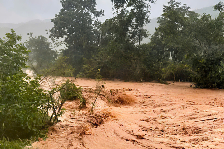 Ngầm tràn ở các xã vùng cao Bắc Ninh thường xuyên bị ngập khi trời mưa to.