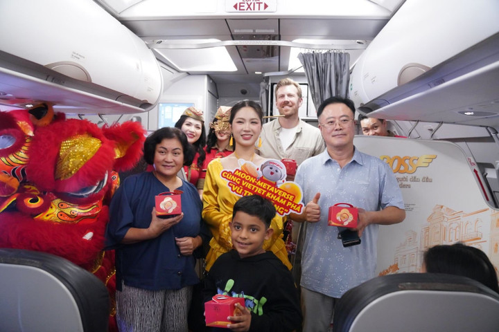 Vietjet mang tiệc Trung thu độc đáo đến với hành khách trên độ cao 10.000 mét - 1