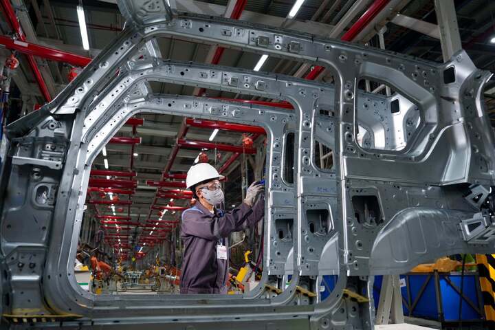 With the establishment of VinMetal, Vingroup Corporation aims to proactively supply high-quality steel for future industrial, energy and transport infrastructure projects.