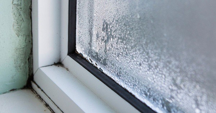 Cửa sổ bị thấm có thể do gioăng cao su bị nứt. (Ảnh: 1FIX)