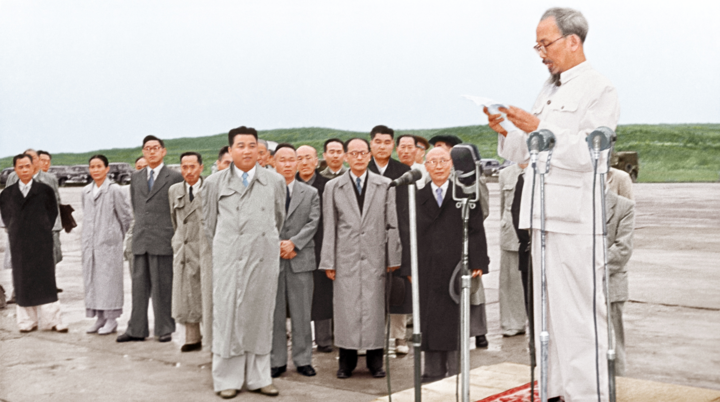 Chủ tịch Hồ Chí Minh tin tưởng rằng: “Dù chúng ta còn có nhiều khó khăn, nhưng với sự cố gắng của bản thân chúng ta, với sự ủng hộ của nhân dân yêu chuộng hòa bình toàn thế giới, dưới ngọn cờ tất thắng của chủ nghĩa Mác - Lênin, chúng ta nhất định sẽ thắng lợi”.