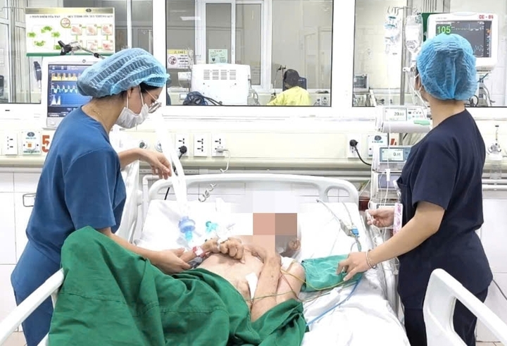 Cụ ông 90 tuổi nghẹt đường thở khi ăn cơm