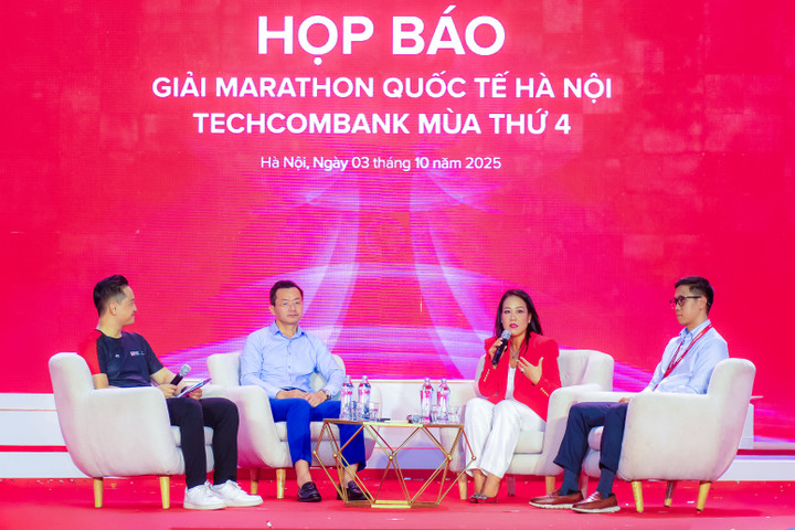 Ngay sau Lễ Khai mạc, Giải Marathon Quốc tế Hà Nội Techcombank mùa thứ 4 cũng tổ chức họp báo để làm rõ hơn các vấn đề mà truyền thông cũng như các VĐV quan tâm.