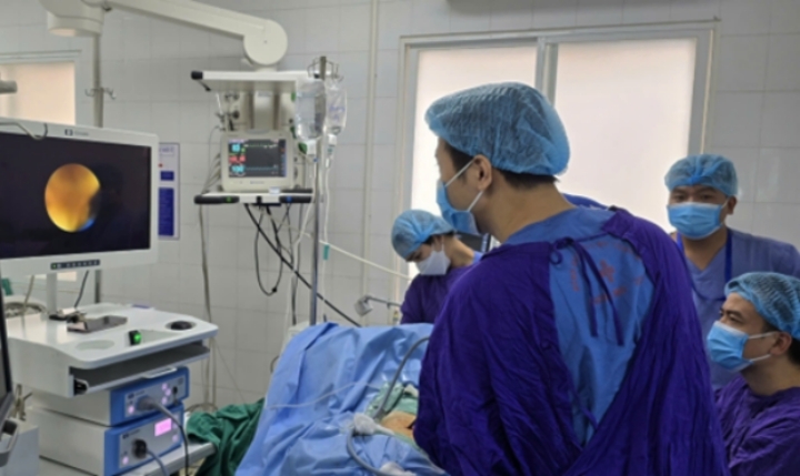 Ống thông niệu quản "ngủ quên" trong cơ thể người phụ nữ suốt 15 năm