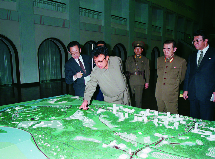 Đến tháng 9/1948, nước CHDCND Triều Tiên chính thức được thành lập - do nhân dân làm chủ, phục vụ nhân dân dưới sự lãnh đạo của Đảng Lao động Triều Tiên.