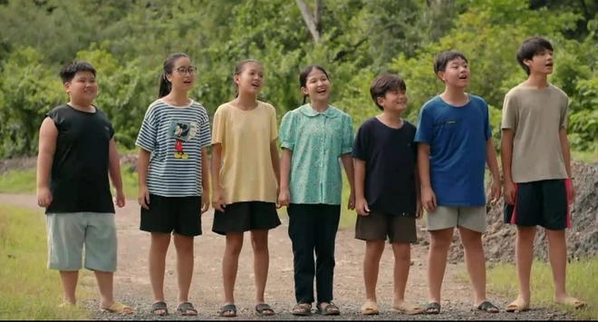 Dàn diễn viên nhí ở phần 1 được yêu mến.