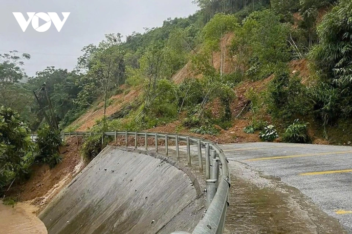Tình trạng mưa to đến rất to trên diện rộng tại Thái Nguyên được ghi nhận bắt đầu từ 20h ngày 6/10 đến 00h ngày 7/10. Nguyên nhân chính là do sự kết hợp phức tạp giữa hoàn lưu của cơn bão số 11 và vùng hội tụ gió trên cao.