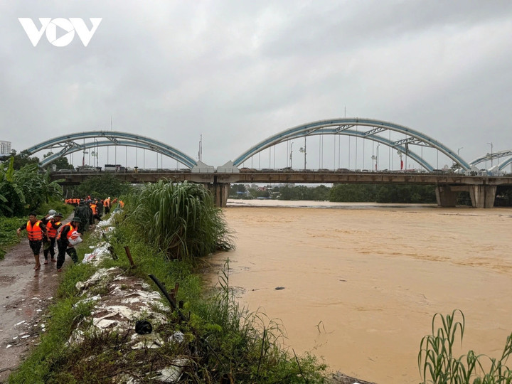 Lượng mưa đo được tại một số khu vực là rất lớn: Như Hóa Thượng - 437,6mm; Sông Cầu - 412,6mm; Đồng Quang - 364,6mm; Quan Triều - 347,2mm; Nam Hòa - 338,6mm. Trận mưa này đã dẫn đến tình trạng ngập lụt tại các phường trung tâm và các khu vực trũng thấp.