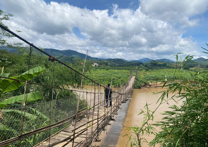 Hàng loạt cầu treo ở Quảng Ngãi hư hỏng, xuống cấp.