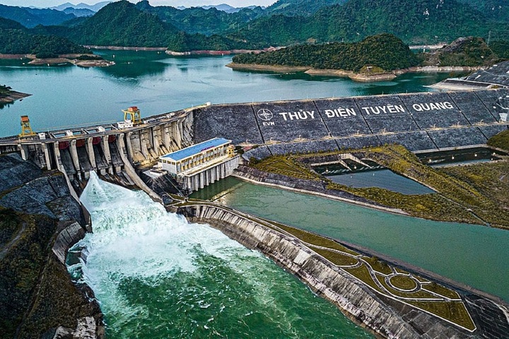 Đóng tiếp 1 cửa xả đáy hồ thủy điện Tuyên Quang trong trưa nay