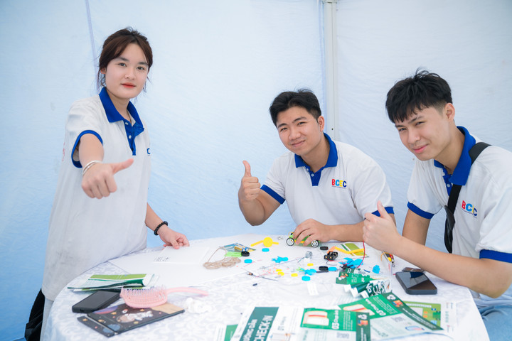 Sinh viên được trải nghiệm nhiều hoạt động tại hội trại 'Vì Một Hành Tinh Xanh'.