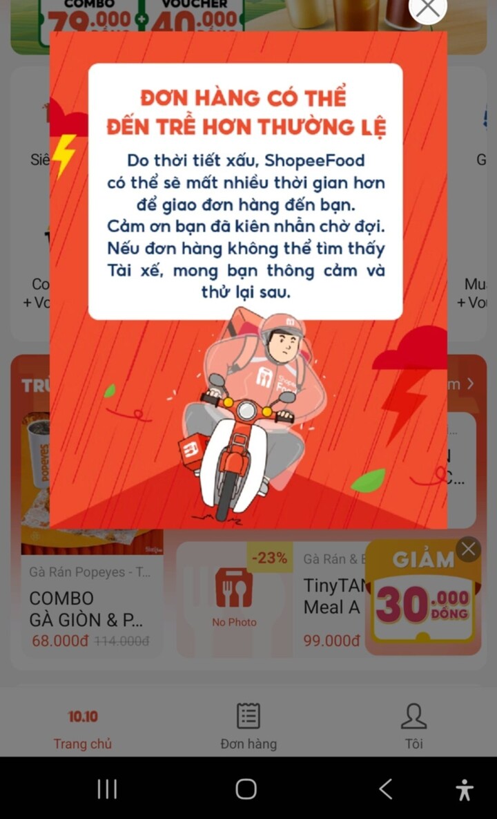 Ứng dụng ShoppeeFood thông báo đơn hàng của khách hàng có thể đến trễ hơn thường lệ do thời tiết xấu.