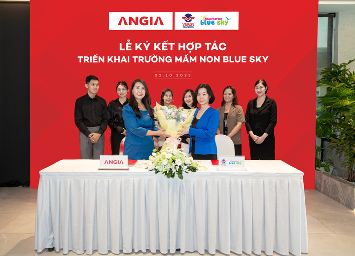 Đại diện An Gia và Blue Sky ký kết hợp tác.