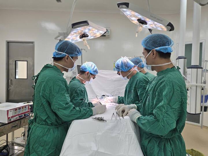 Giành lại sự sống cho cụ ông 95 tuổi đột quỵ liệt toàn thân