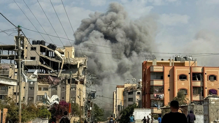 Israel không kích vào Nuseirat, trung tâm dải Gaza. (Ảnh: Reuters)
