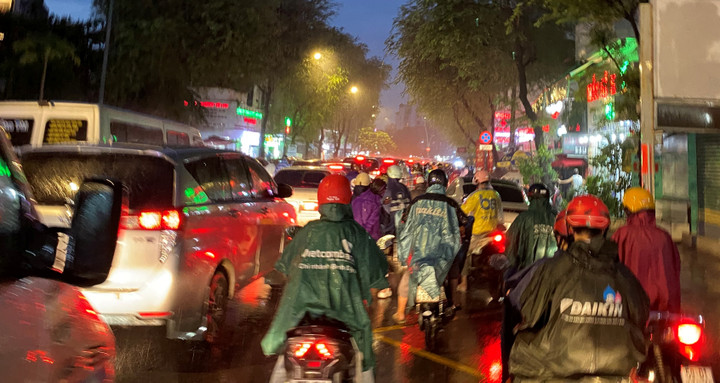 Nhiều tuyến đường ở trung tâm TP.HCM kẹt xe kéo dài. (Ảnh: Đại Việt)