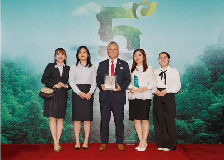 Acecook Việt Nam được vinh danh “Top 50 doanh nghiệp phát triển bền vững tiêu biểu 2025”.