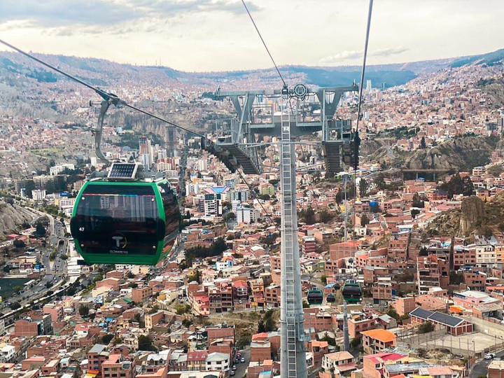 Một tuyến cáp treo tại La Paz, Bolivia. (Nguồn: EEJCC)