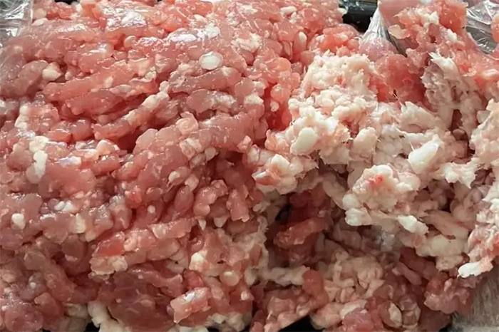 Thịt xay sẵn được coi là món ẩn chứa nhiều nguy cơ vệ sinh an toàn thực phẩm. (Ảnh: Sohu)