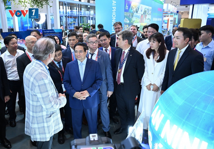 Thủ tướng: Chung tay phát triển ngành logistics toàn cầu xanh, số, thông minh, bền vững.