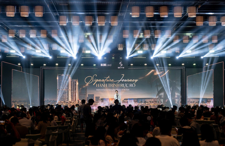 Sự kiện “Signature Journey - Hành trình rực rỡ” đón hơn 500 khách mời.