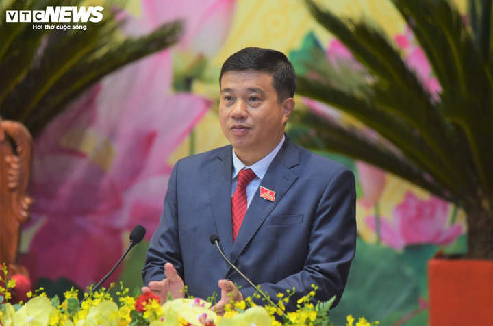 Ông Y Thanh Hà Niê Kđăm, Ủy viên Ban Chấp hành Trung ương Đảng, Bí thư Tỉnh ủy, Trưởng Đoàn Đại biểu Quốc hội Khoá XV tỉnh Lâm Đồng phát biểu tại phiên trù bị.