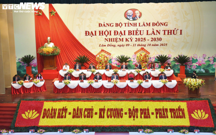 Đoàn chủ tịch điều hành Đại Đại hội đại biểu Đảng bộ tỉnh Lâm Đồng lần thứ I, nhiệm kỳ 2025–2030.
