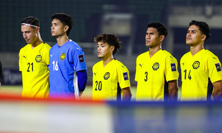 Đội tuyển Malaysia phải thi đấu mà không có 7 ngôi sao nhập tịch bị FIFA cấm.