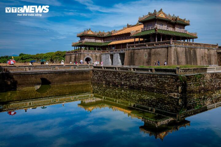 Hiện nay Trung tâm Bảo tồn di tích cố đô Huế đang triển khai các biện pháp nhằm khắc phục, sớm trả lại màu sơn trên lầu Ngũ Phụng như lúc ban đầu
