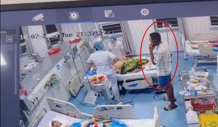Người đàn ông hành hung nữ điều dương khi đang thực hiện cấp cứu cho bệnh nhân.