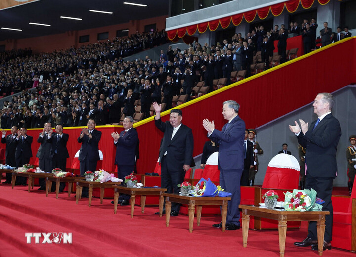 La program au participat Kim Jong-un, secretarul general și președintele Comisiei pentru Afaceri de Stat a Republicii Populare Democrate Coreene, și secretarul general To Lam, precum și lideri ai țărilor.