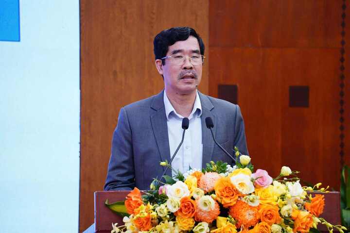 Ông Nguyễn Quốc Khánh – Giám đốc Điều hành Nghiên cứu và Phát triển Vinamilk – trình bày tham luận.
