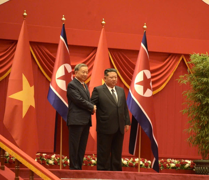 Tổng Bí thư Kim Jong-un chủ trì lễ đón cấp Nhà nước Tổng Bí thư Tô Lâm.