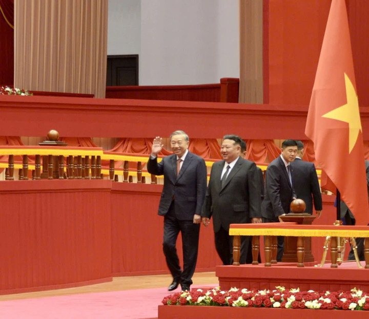 Tổng Bí thư Đảng Lao động Triều Tiên, Chủ tịch Quốc vụ nước CHDCND Triều Tiên Kim Jong-un chủ trì lễ đón trọng thể Tổng Bí thư Tô Lâm.