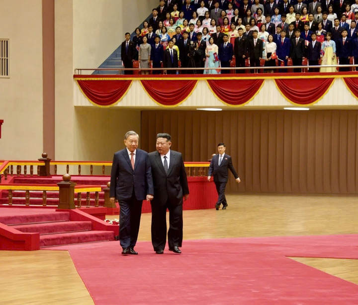 Tổng Bí thư Kim Jong-un và Tổng Bí thư Tô Lâm.