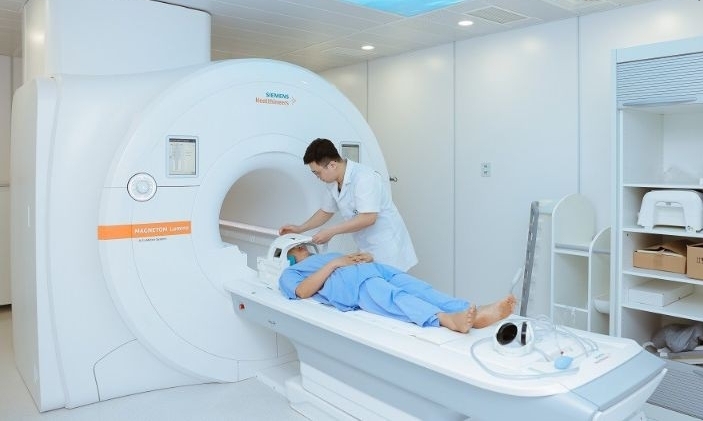 Người bệnh chụp CT tại Bệnh viện Phương Đông.
