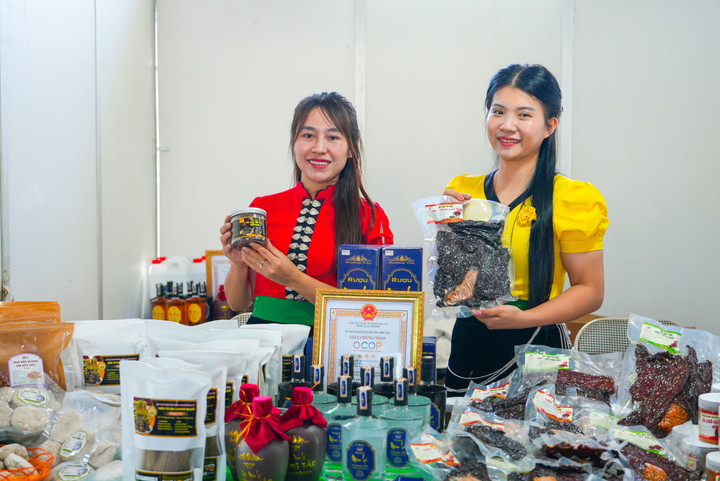 Sắc màu nông sản Tây Bắc tại Hội chợ xúc tiến thương mại Sơn La 2025 - 3