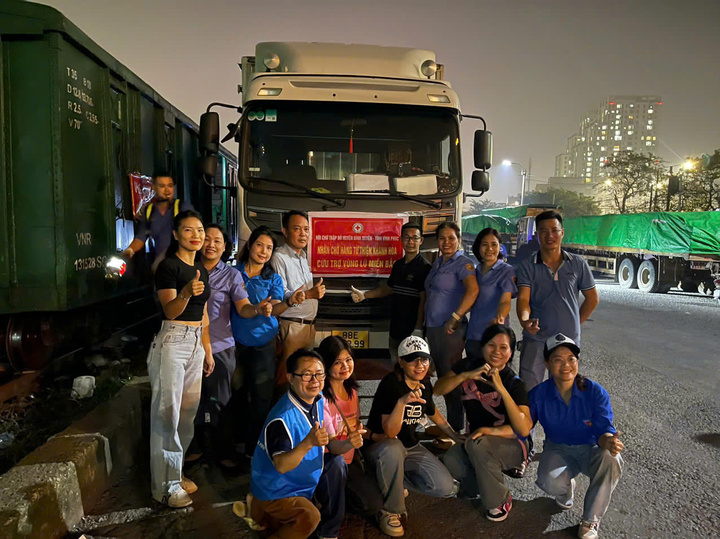Đường sắt vận chuyển hàng cứu trợ miễn phí.