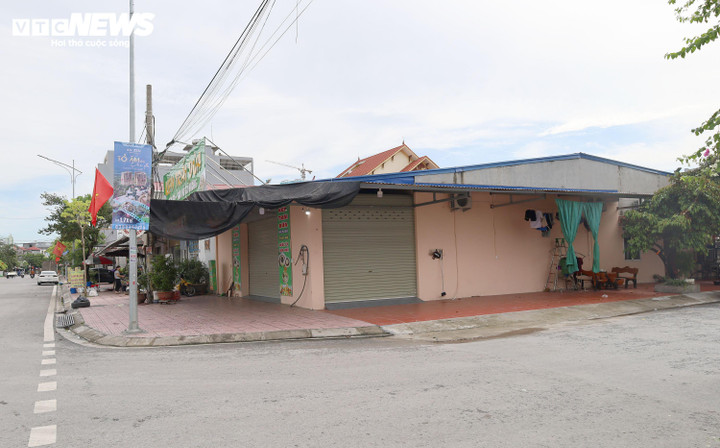 Lô đất nằm ngày góc ngã tư của Khu dân cư Trang Quan, phường An Hải (Hải Phòng), cơ quan thi hành án đã có quyết định cưỡng chế nhưng mới chỉ ở trên giấy.