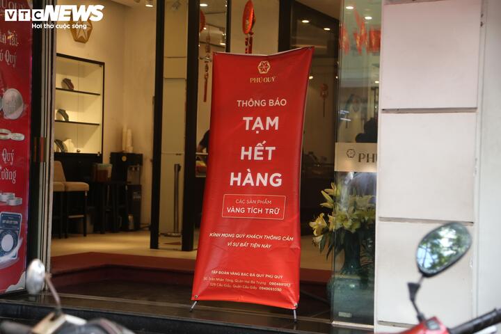 Cửa hàng Phú Quý cũng thông báo tạm hết vàng.