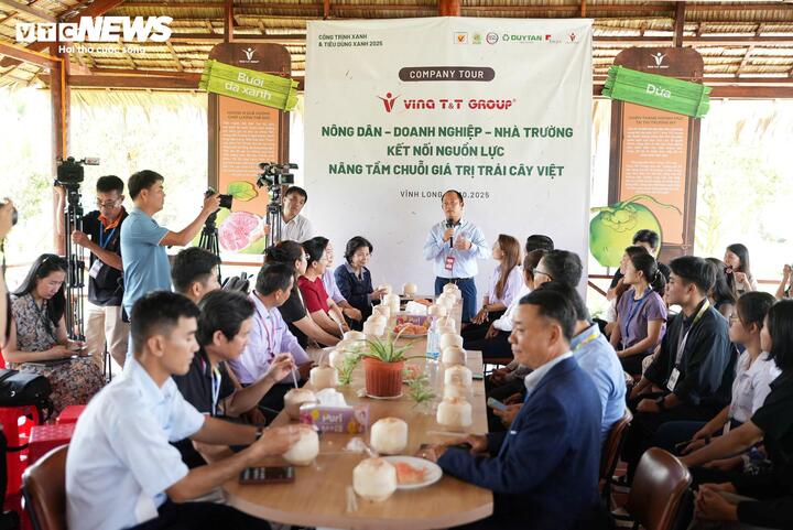Đối thoại giữa các bên trong chuỗi liên kết, mở ra góc nhìn về “xanh hóa” chuỗi giá trị nông sản Việt. (Ảnh: Nguyễn Liến)