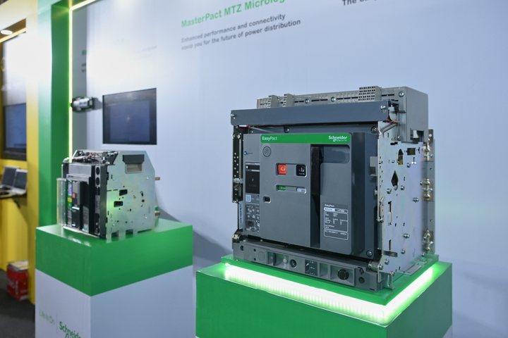 EasyPact MVS – 強力なデジタル技術と優れた電気保護機能を統合した新しい気中遮断器(ACB)シリーズ。(出典:S.E)