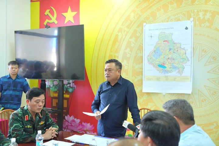 Chủ tịch UBND thành phố Hà Nội Trần Sỹ Thanh phát biểu chỉ đạo tại buổi kiểm tra, làm việc chiều 11/10.