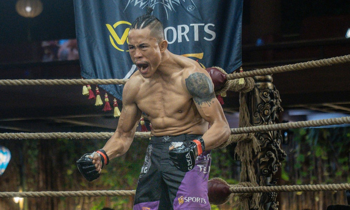 Nguyễn Hoàng Thạch đánh bại võ sĩ Campuchia, giành đai Thần võ quốc tế.