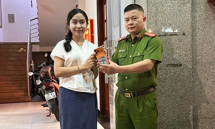 Maysaa nhận lại chiếc điện thoại bị móc trộm ngay trong tối 11/10.