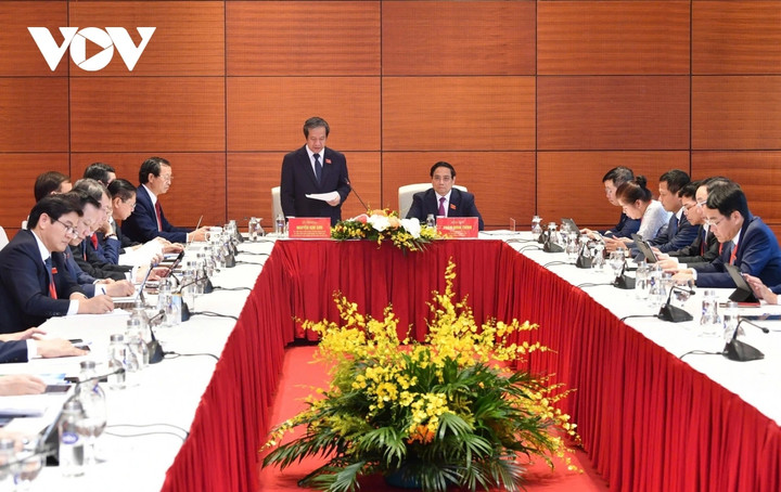 Đại hội Đảng bộ Chính phủ lần thứ I thảo luận tại tổ về các dự thảo văn kiện.