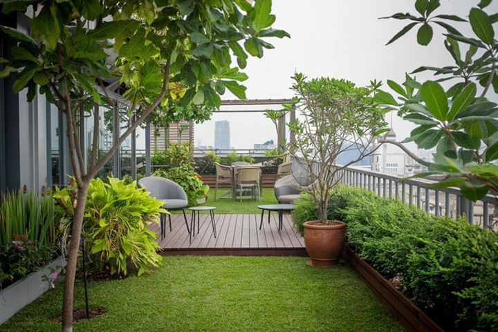 Nên kiểm tra kết cấu chịu lực của sân thượng trước khi thiết kế khu vườn. (Ảnh: Decorpot)