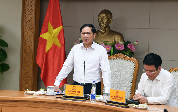 Phó Thủ tướng Bùi Thanh Sơn chủ trì cuộc họp rà soát công tác chuẩn bị tổ chức Hội chợ Mùa thu 2025.