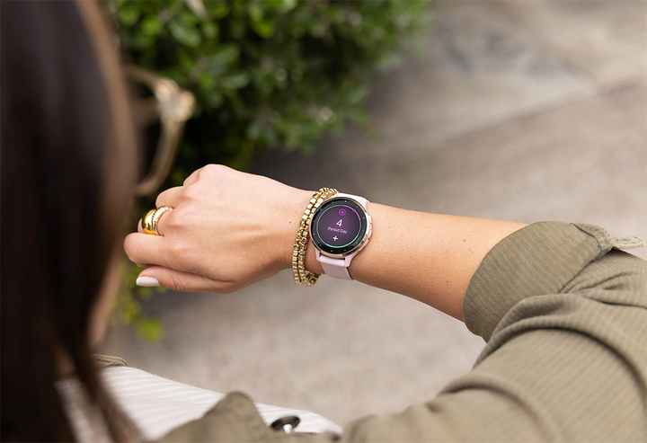 Smartwatch - quà “hot” cho Ngày Phụ nữ Việt Nam 20/10. (Ảnh: Garmin)